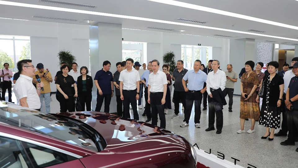 市政協(xié)委員點贊“北汽智造”